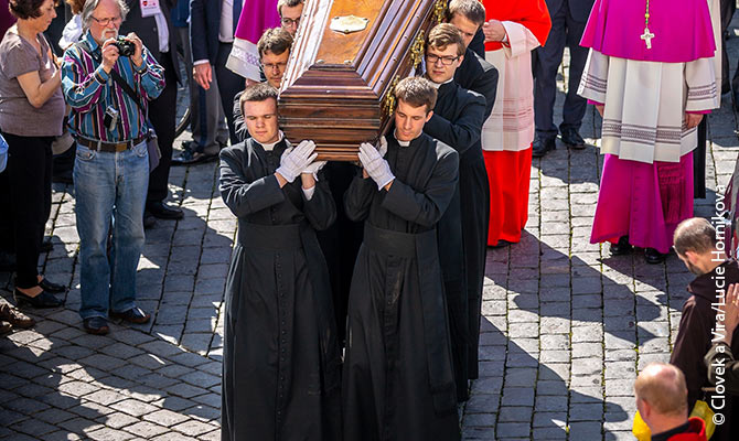 Seminarians carry Joseph Cardinal Beran’s coffin to the Prague Cathedral.